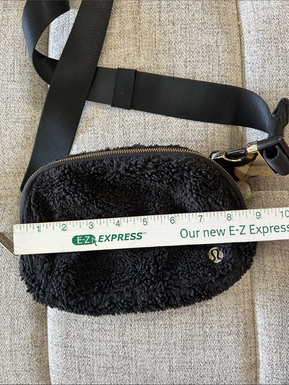 LULU LEMON EVERYWHERE FLEESE IN BLACK  GOLD HARDWARE FANNY PACK CROSSBODY BAG